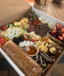 Medium "Graze a Little" (4-6 People)